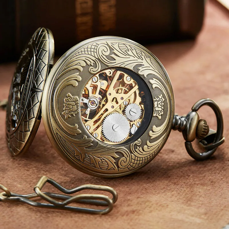 Bronze Retro Mechanical Pocket Watch Polar Express Design Roman siffror ihåliga skelett Mens Mechanical Pocket Watch Chain 220606