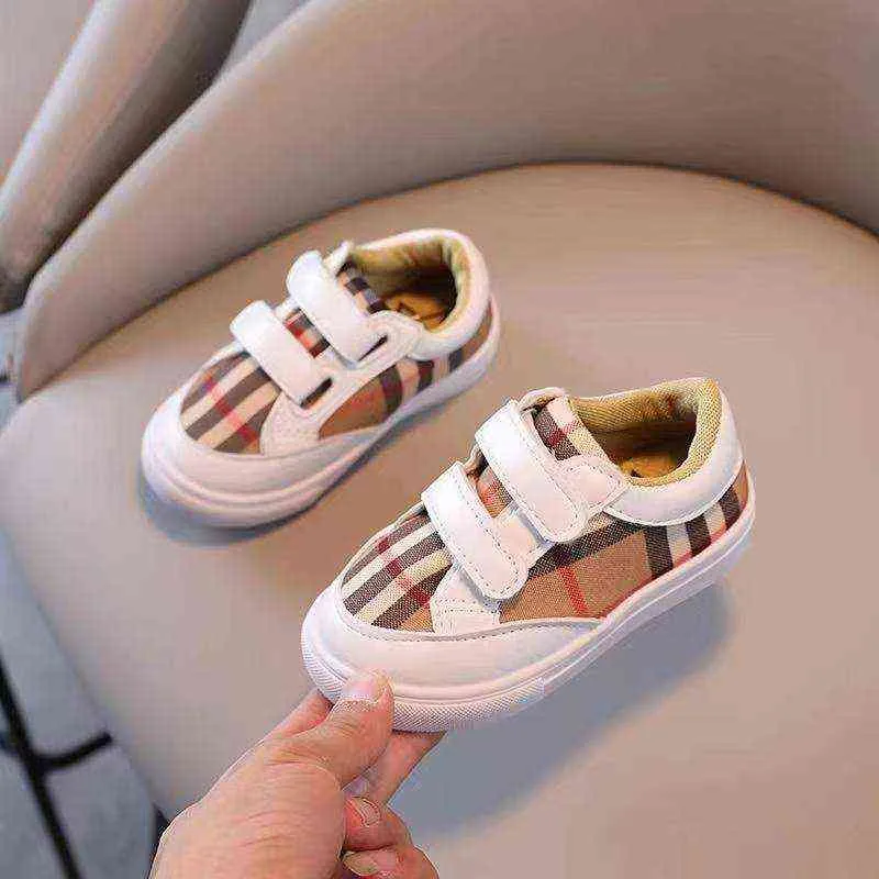 ファッション格子縞のホワイトシューズボーイズシューズ幼児の少女スニーカーPUレザーカジュアルチドンキッズ衣装韓国靴g220517