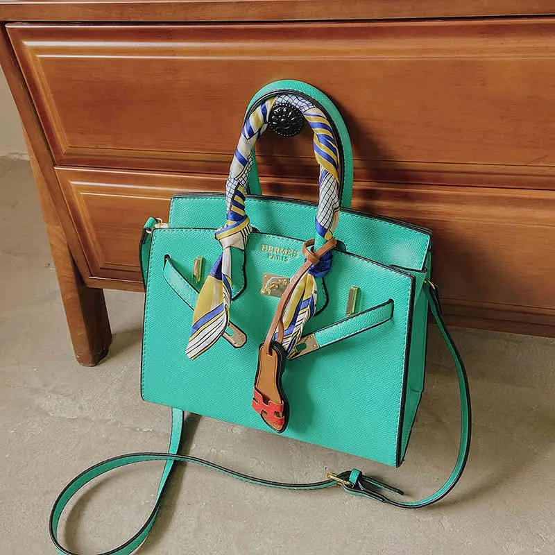 La nuova tendenza della borsa a tracolla singola semplice e portatile da donna