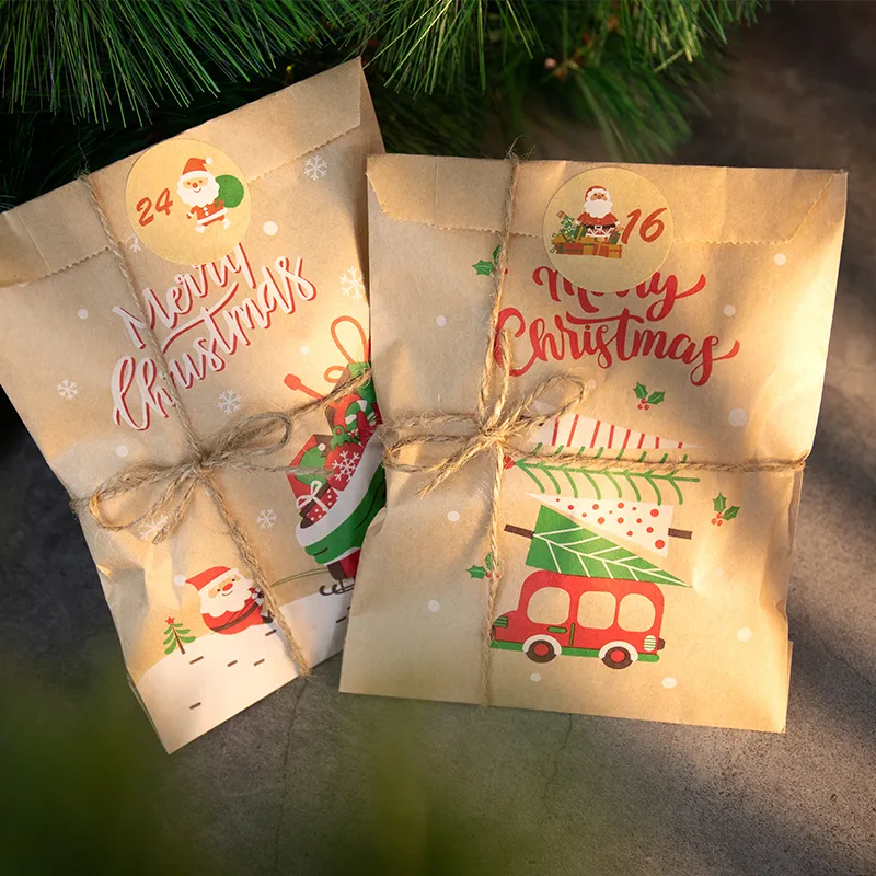 Christmas Kraft Paper Bags Santa Claus Snowman Holiday Xmas Party Favor Bag Candy Cookie Pouch Gift Wrapping Supplies 220420