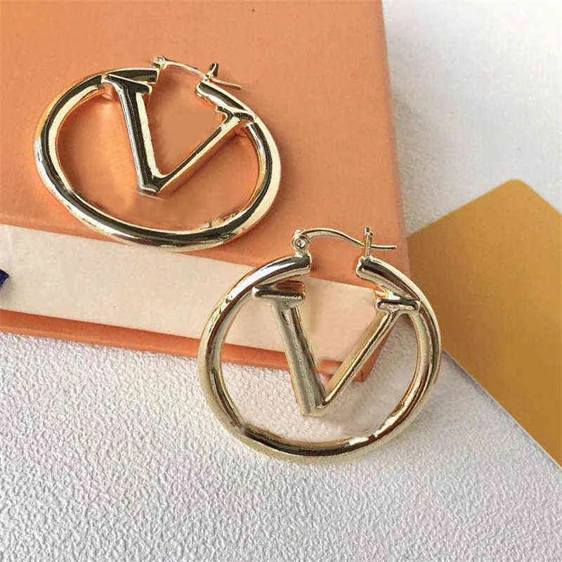 Designer Letter V Earring Womens Fashion Stud Earrings Vintage Earring Circle Gold Luxurious All Match Earrings High Jewelry Gifts230H