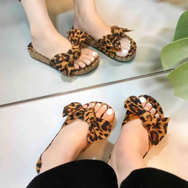 Leopard tofflor europeiska och amerikanska stora båge sandaler kork platt botten flip flops