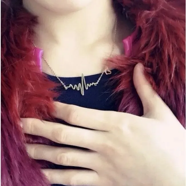 Kore EKG Kolye Aşk Kolye Kadın Titanyum Çelik 18 K Galvanik Altın Şeftali Kalp şeklinde Klavikula Zincir Renk Altın Takı