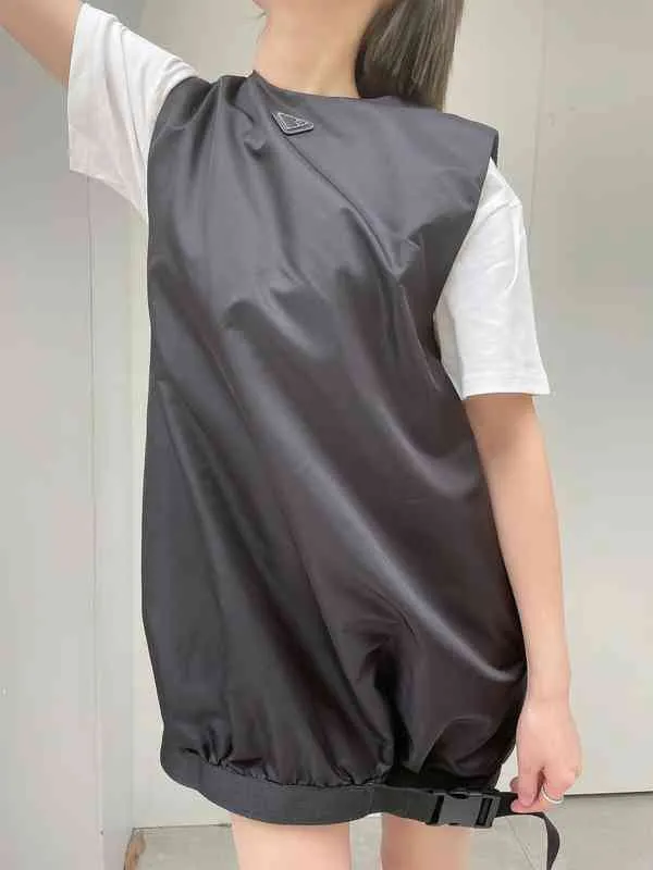 Triangel Vår och sommar Ny produkt temperament bälte dragkedja med medellängd nylon ärmlös klänning