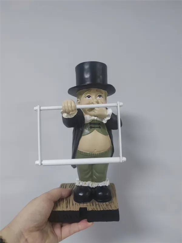 Creative Spoof Paper Holder Statue Cute Funny Decorative Resin Butler Shape Tissue Stand Rack Sculpture for Toilet Decoration 220727