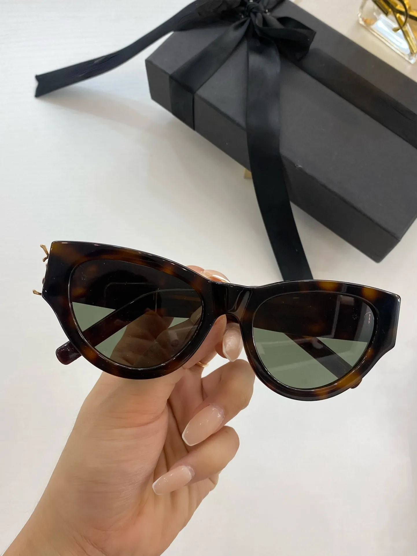 Luxury Designer Sunglasses Fashion Classic Cat Eye Sunglasses Goggles Outdoor Beach Glasses Men Women Optional With Case 295N
