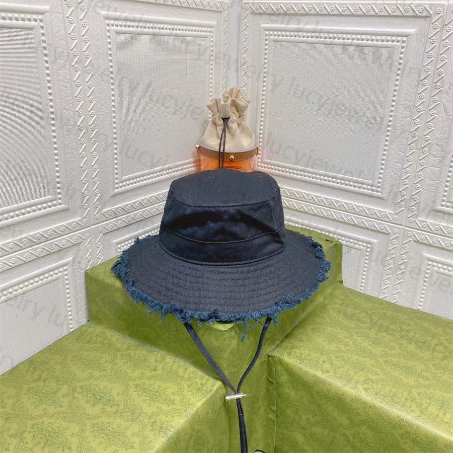 Designer Bucket Hat Wide Brim Hats Fashion Man Woman Caps Summer Protection de protection de voyage CAP 4 COULEURS TOP Qualité 3161