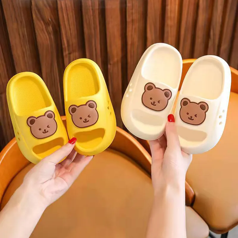 Dziecięce kapcie plażowe dla chłopców dziewczęta buty domowe letnie grube klapki eva soft poduszki szkiełki zewnętrzne niedźwiedzie kapcie niemowlęce 220621