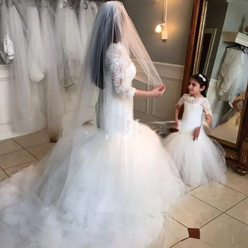 2022 Abiti da ragazza di fiore adorabili matrimoni Scollo a V Tulle Lunghezza del pavimento Sirena senza schienale Abiti da damigella d'onore junior ragazze Immagine reale