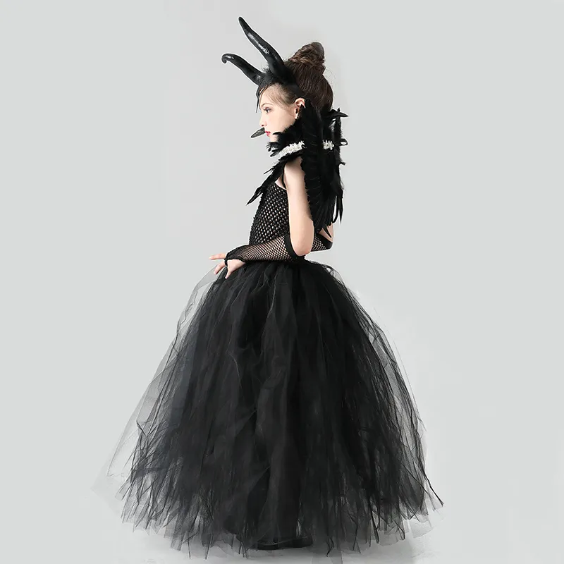 Особые случаи замаскируют девушки роскошное черное платье -дьявол костюм на хэллоуин.