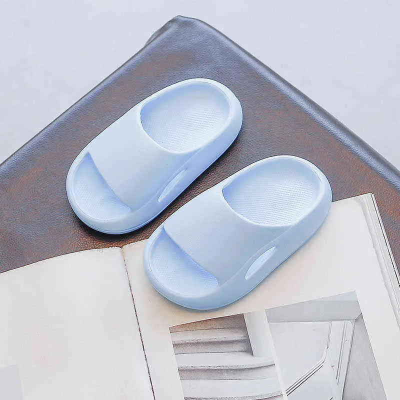 Pantoufles d'extérieur pour enfants 2022 été nouvelles filles style coréen sandales bleues solides maternelle fond mou chaussures de plage antidérapantes G220523