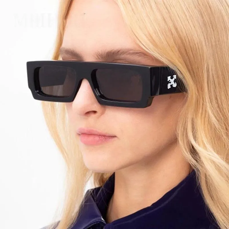 Güneş Gözlüğü Moda Modern Dikdörtgen Kadınlar İçin Modern Dikdörtgen Marka Tasarımcısı Güneş Gözlükleri Hiphop UV400 THAYES EYGE GİYE INS2623