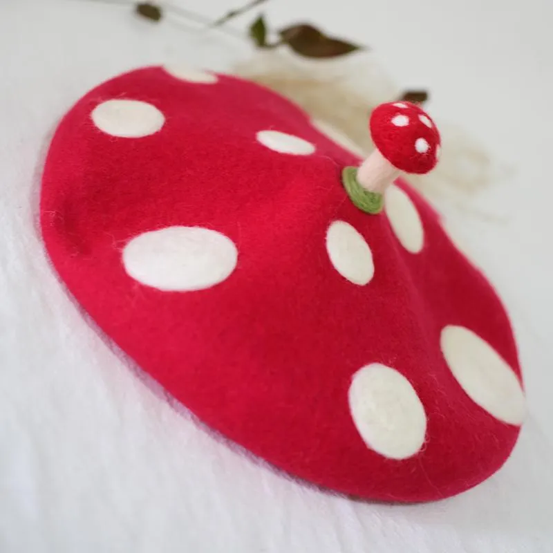 Berretti Berretto in feltro di lana fatto a mano con funghi in cima Cappello da pittore creativo Regalo di compleanno Berretto rosso del bambino Yayoi Kusama ElementBeret280W