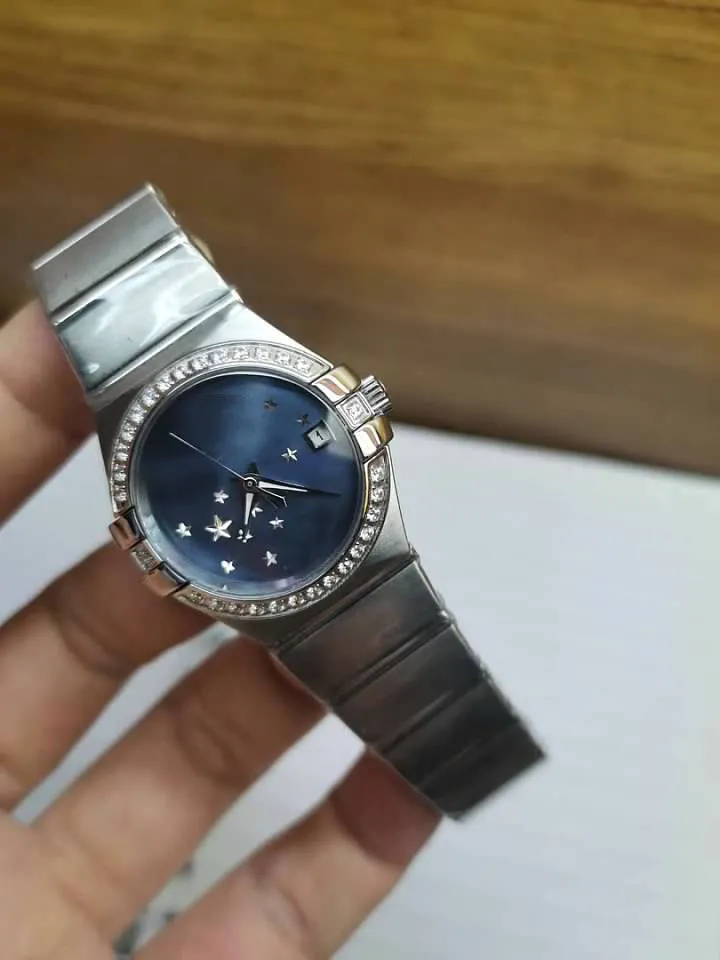 ゴールドファッションの女性時計ムーブメントピンクの女性の女性デザイナーorologio reloj aaa diamond womens wristwatch high quali2678のためのピンクの女性の時計