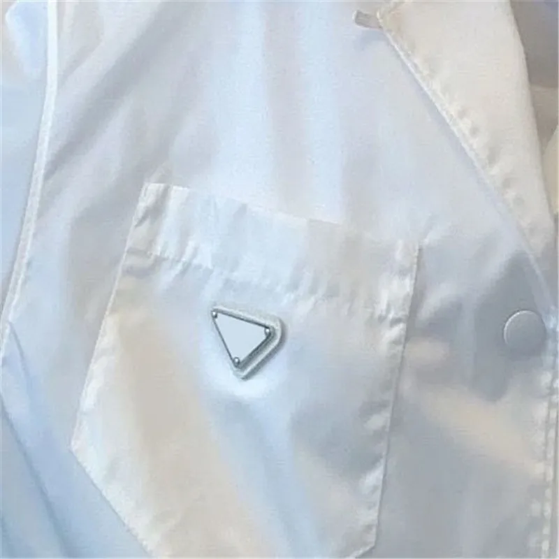 Épingles de combinaison pour hommes bijoux de créateurs de luxe Brooches Triangle vêtements accessoires liens sac à épingle Pendant femme Brooch noir Spill220f