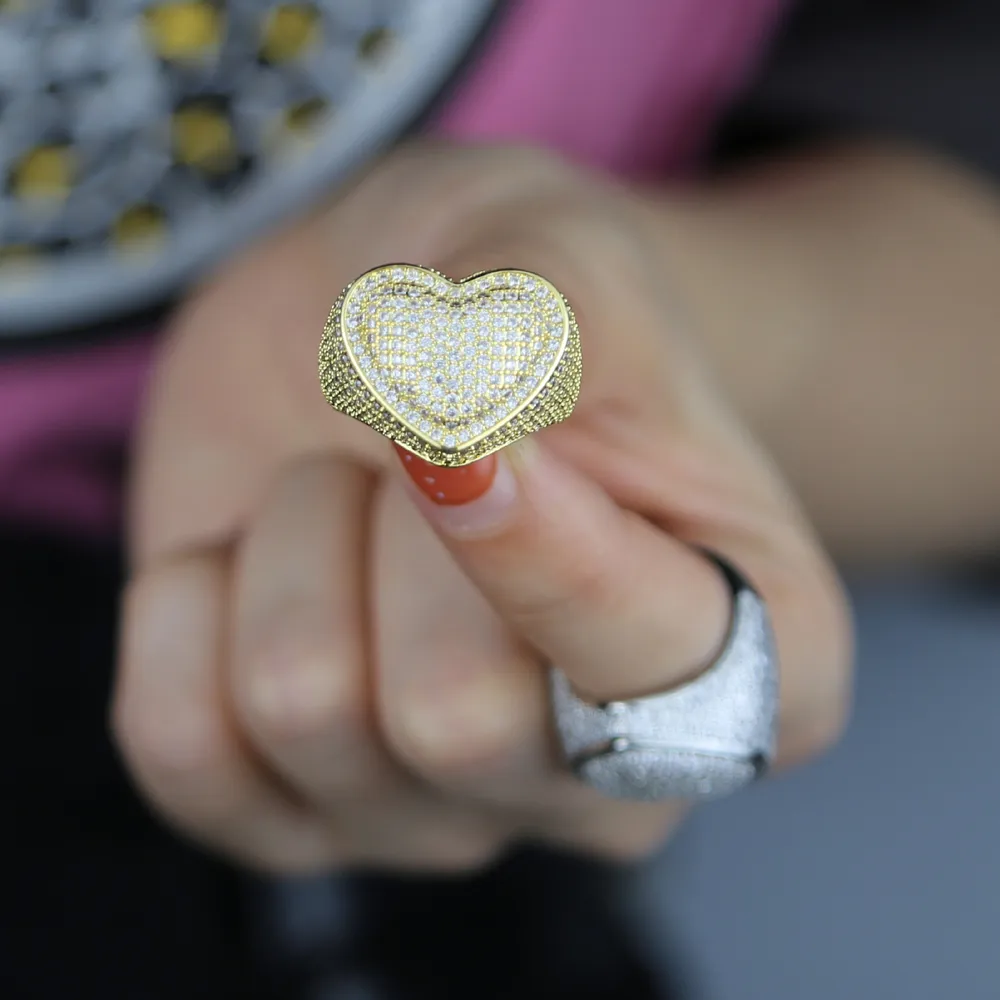 Anel de dedo completo Micro Pave CZ para mulheres em forma de coração grande presente de dia dos namorados Ice Out Bling Cocktail Rings252U