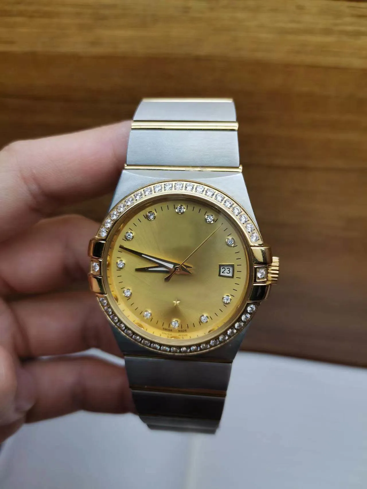 2022 Herrklocka man högkvalitativ kvartsrörelse klockor orologio reloj designer klockor aaa armbandsur guld mode diamant