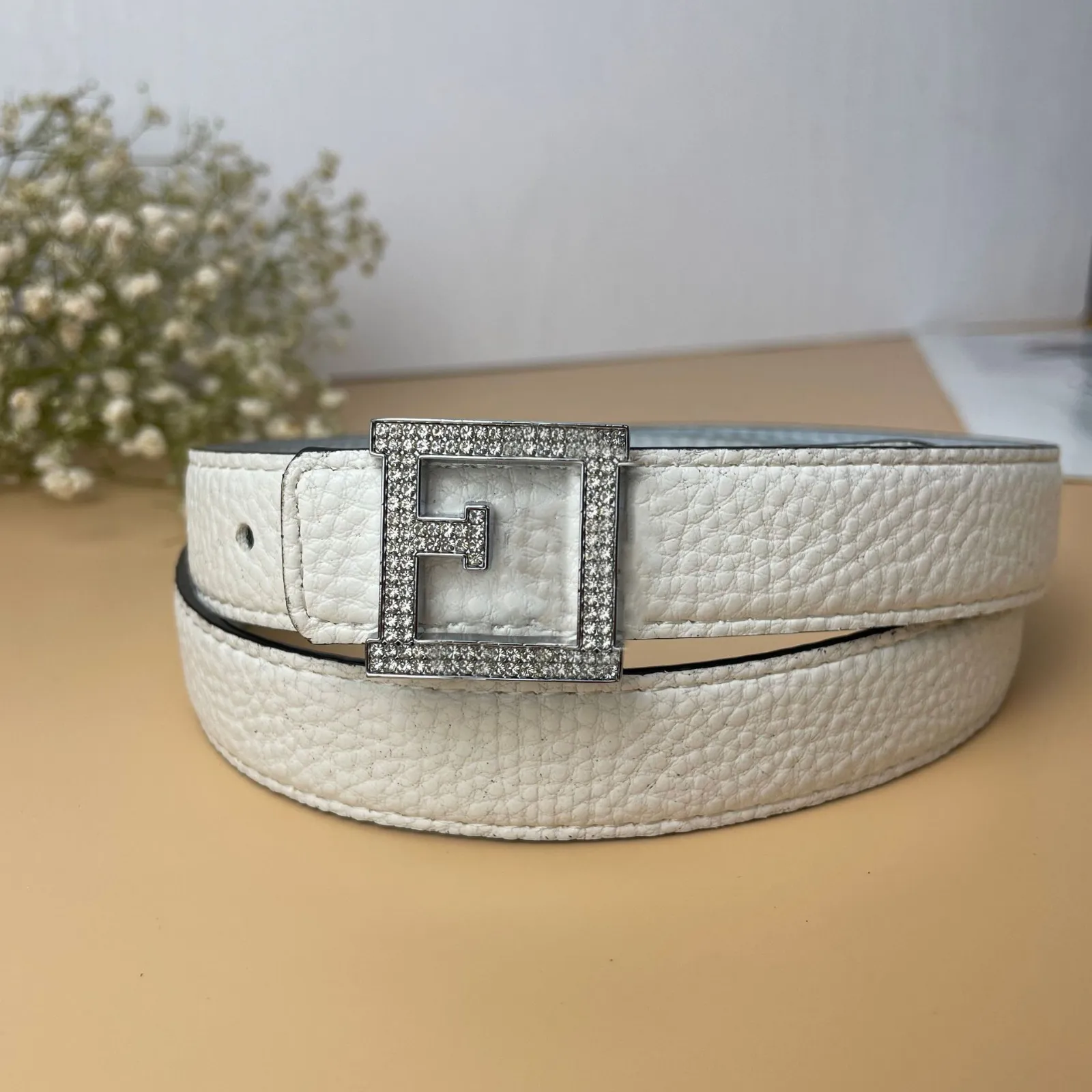 Kvinnorbälten kohude 2,5 cm Thin Belt's Women's All-Match Workplace Business Light Luxury Letter kjol Bälte