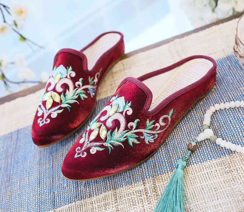 Women Slippers Muller Slippers Ethnic Style Summer Wear Embroidered Hand Sewed Drill Cloth Women's Sandals Bright Silk With Cheongsam 220622