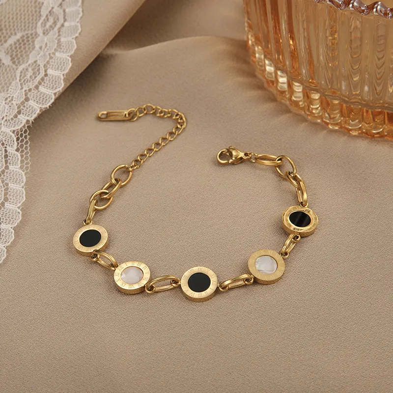Bracelet à breloques classique avec coque noire et blanche, chiffres romains ronds, bijoux rétro pour femmes, cadeau 249j