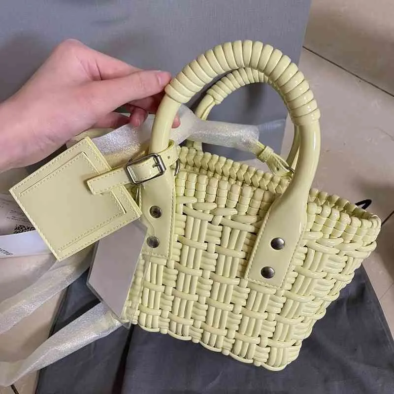 Дизайнерские сумки Tote Small Small for Women 2022 Новый Xia Bai с пакетом Msenger Basket Portable Woven Mini Factory Direct Sale