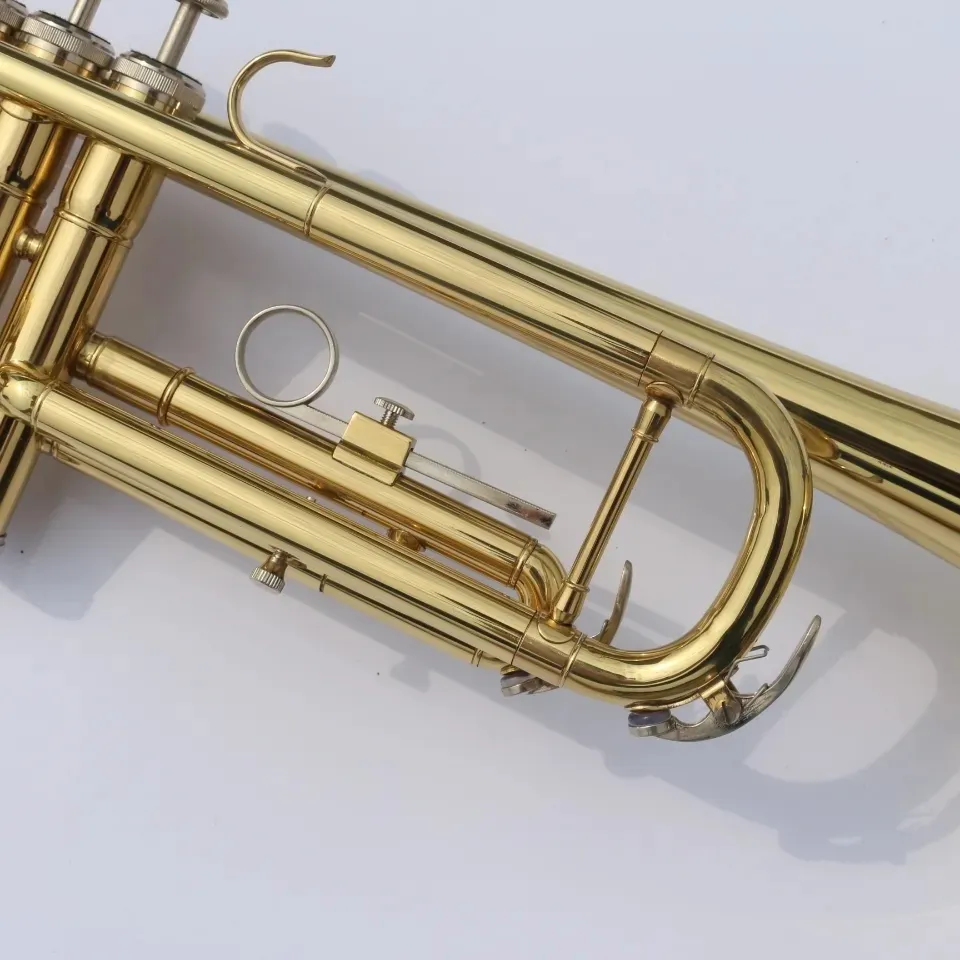 Japan's high-end professional Trumpet B-tone white copper surface gold-plated playing trumpet three-tone trumpet instrument