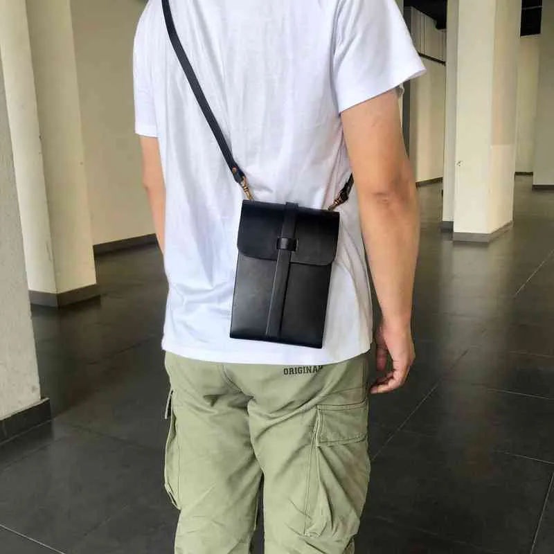 Vegetable Tanned Leather Men's Baotou Leather Single Shoulder Messenger Bag Dark Black Bag Men's Tooling Bag 220617