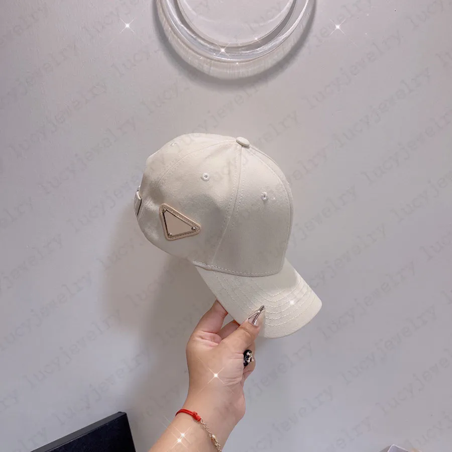 Designer Baseball Cap Koepelhoed Vrijetijdspetten Alfabetisch Koepel Effen Klassiek Design Nieuwigheid 6 Kleuren Ontwerp voor Man Vrouw Topkwaliteit229l