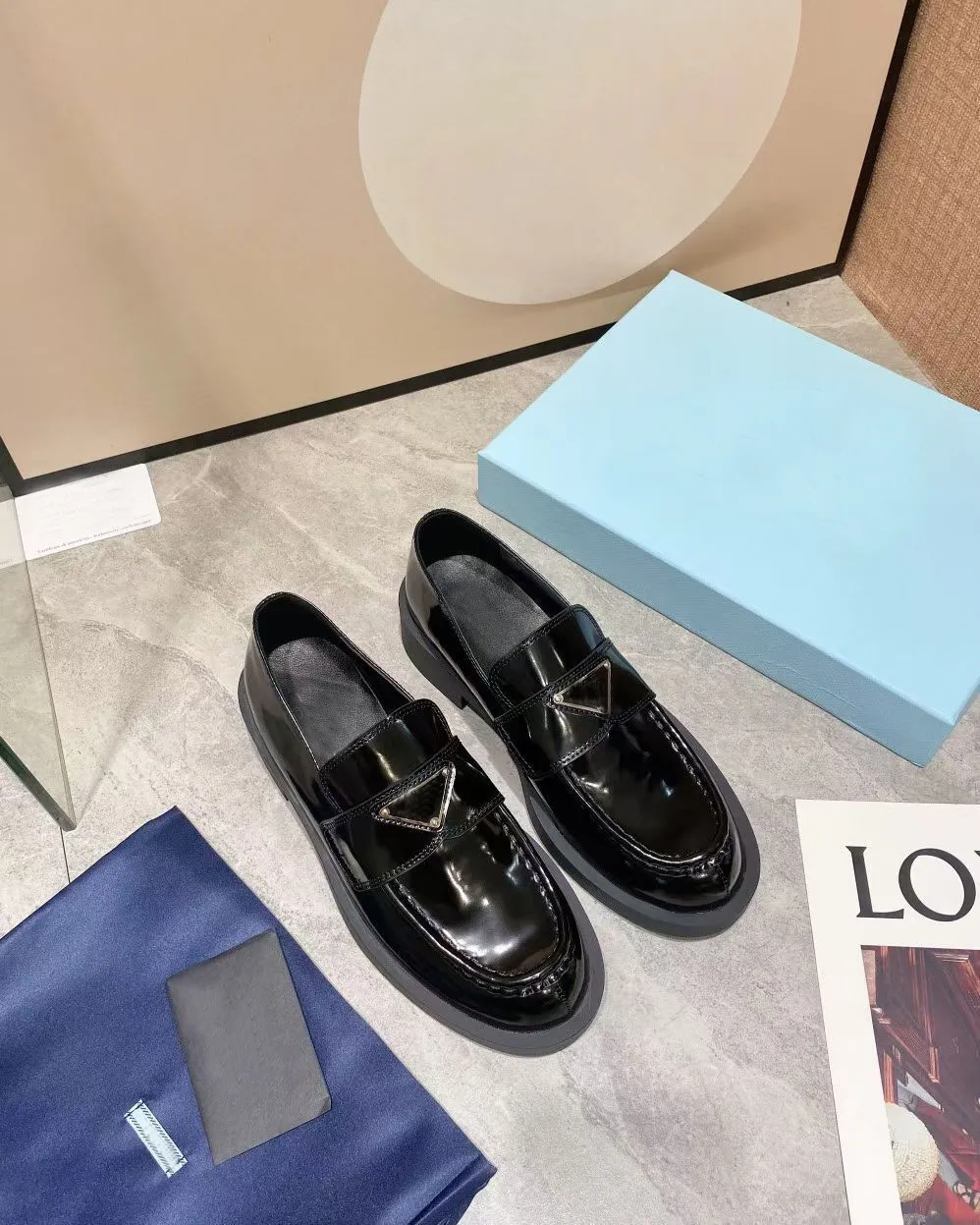 Elbise Ayakkabı Tasarımcı Ayakkabı Gündelik Ayakkabı Tembel Loafers Kadınlar Düz% 100 Otantik İnek Kenti Slipper Metal Toka Lady Deri Mektup Mules