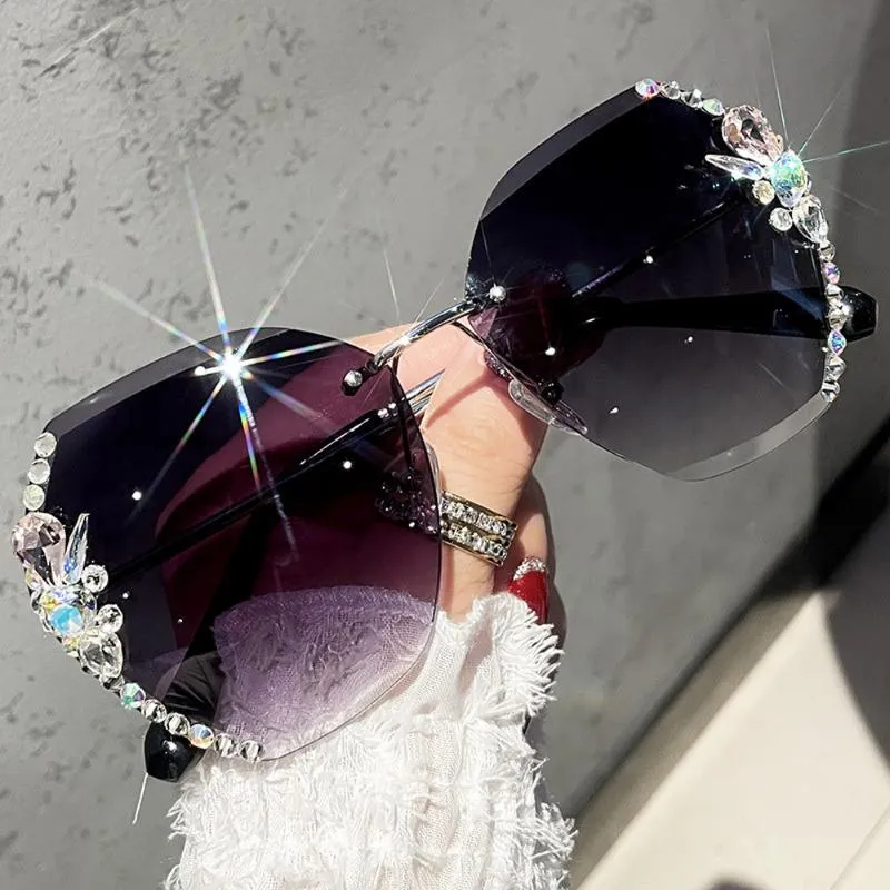 Solglasögon 2022 Design Vintage Rimless Rhinestone Women Men Fashion Gradient Lens Sun Glasses Shades for Female322n