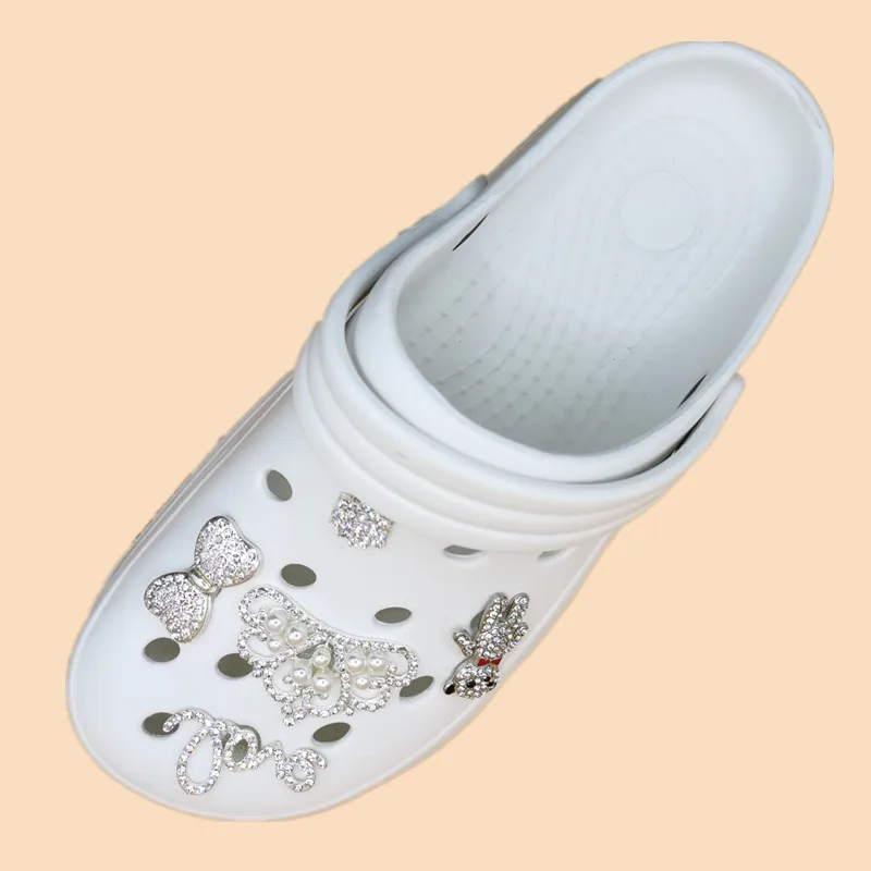 Scarpe Charms Designer Gem Croc Bling strass Ragazza Regalo Clog Decaration Accessori bottiglie di profumo in metallo 220527