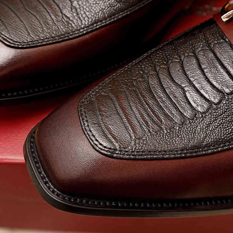 Designer klänningar skor män klädskor präglade övre läder designer loafers patent svarta sandaler 220704