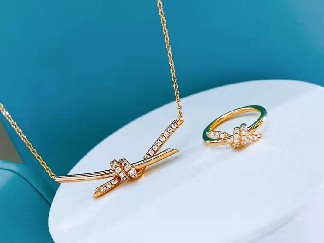 Ожерелья с подвесками Продажа Ожерелье с узлом S925 Серебряная веревка с цирконами Повседневные женские свадебные колье с бриллиантами Подвески Ожерелья 298S