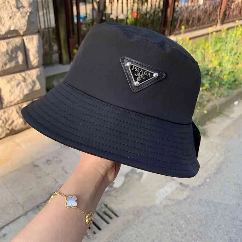 Projektant Prad Hat Bucket Trucker Baseball Straw Cowboy Europe America Fashion Man Woman High Version Black Fisherman Metal Classic Odwrócony trójkąt Odznaka Cap