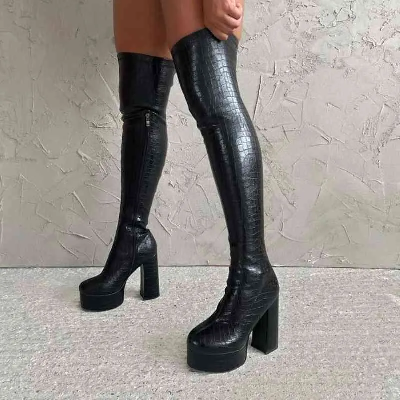 Luxe femmes bottes 2022 hiver plate-forme noir talons hauts Punk épais bas côté fermeture éclair sur le genou gladiateur décapant bottes Y220707