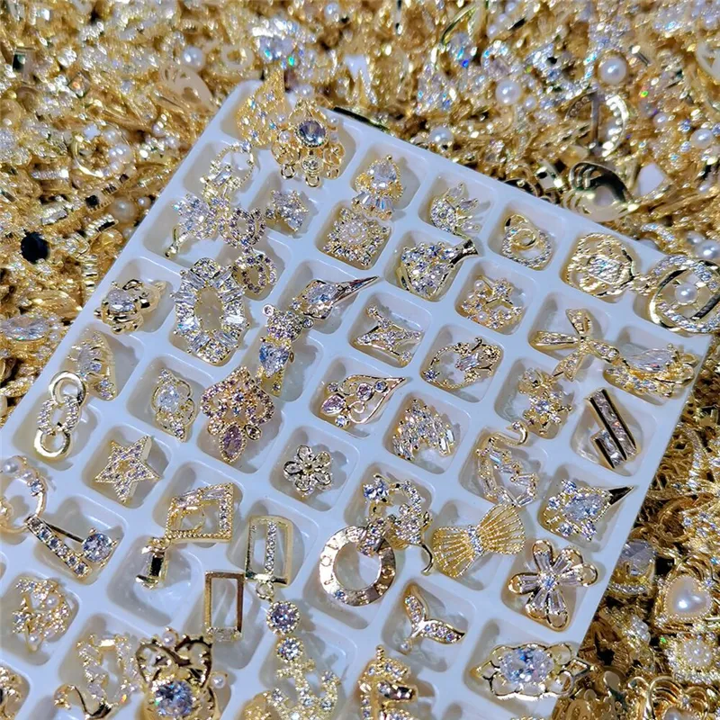 100 peças amuletos de unhas de luxo em massa aleatória de zircônia joias de liga brilhante para acessórios de arte de unhas douradas 2205278879158