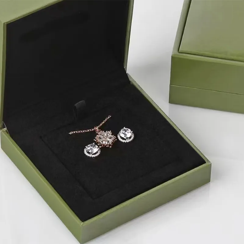 Classic Designer four-leaf clover Jewelry Box Set High Quality Necklace Stud Earrings Bracelet Box Contains Handbag Certificate216u