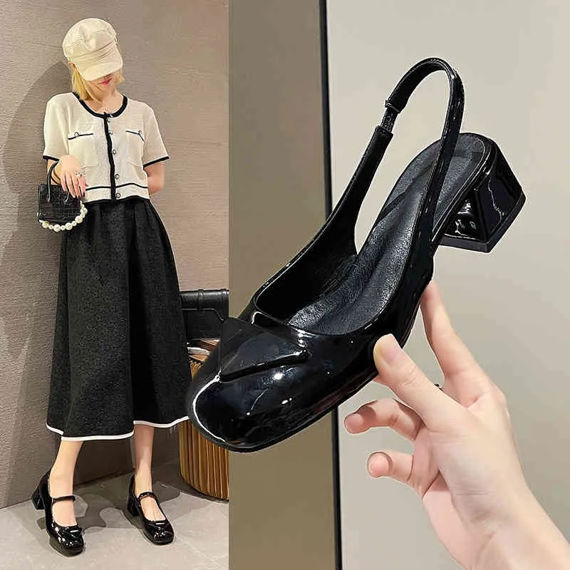 P famiglia triangolo lettera tacco spesso scarpe singole da donna 2022 sandali con tacco alto in pelle brillante testa tonda scarpe francesi Mary Jane