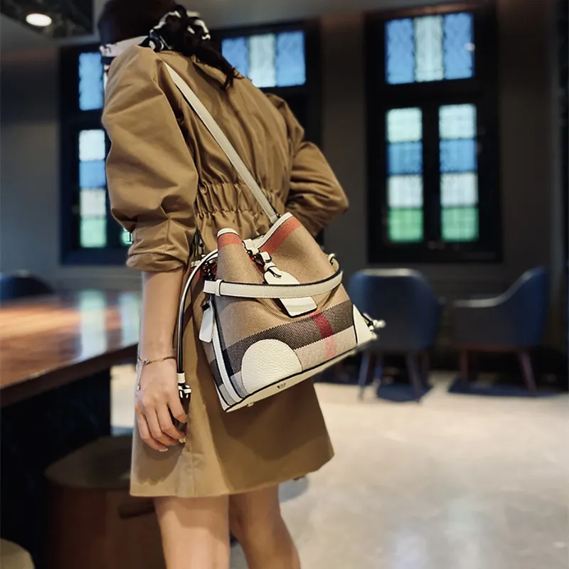 Luxury Women s Bag Bolde de couro xadrez de alta qualidade com tag designer clássico boneco feminino saco de ombro feminino 220627