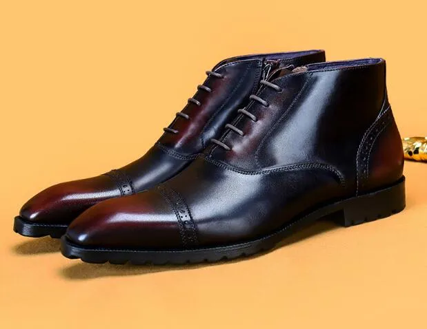 新しいスタイルの高品質彫刻ブラウグブーツ本革製男性ブーツ尖ったつま先レトロマーティンファッションアンクルブーツ