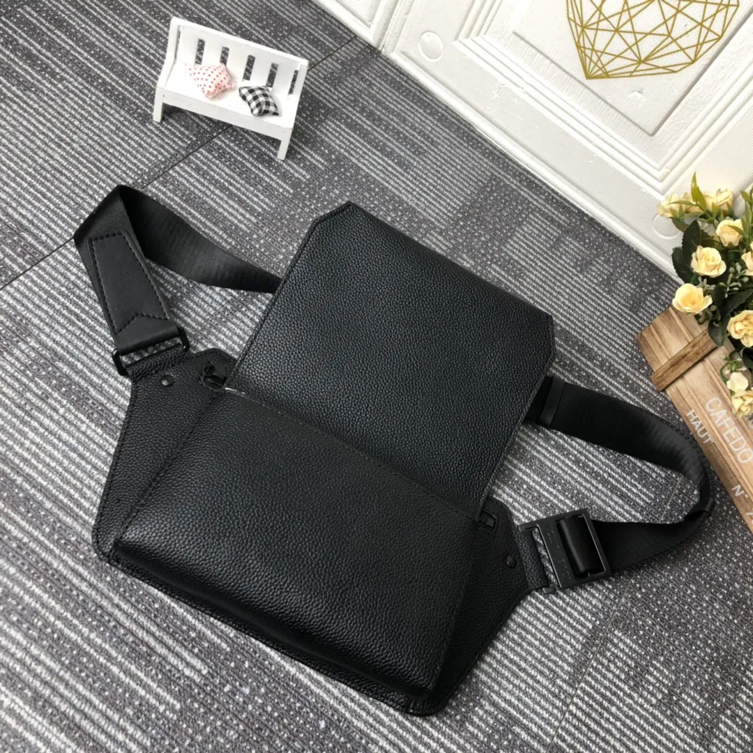 Mens new shoulder bags black lichee leather fashion wallet metal hardware flap magnetic buckle waist bag avenue sling bag man designer BumBag