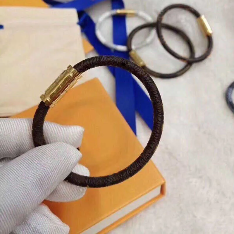 Armband Högkvalitativ designer Klassisk rutig läder rep Kvinnor och män metalllås Huvud guldmagnetiskt spänne armband mode sim308b