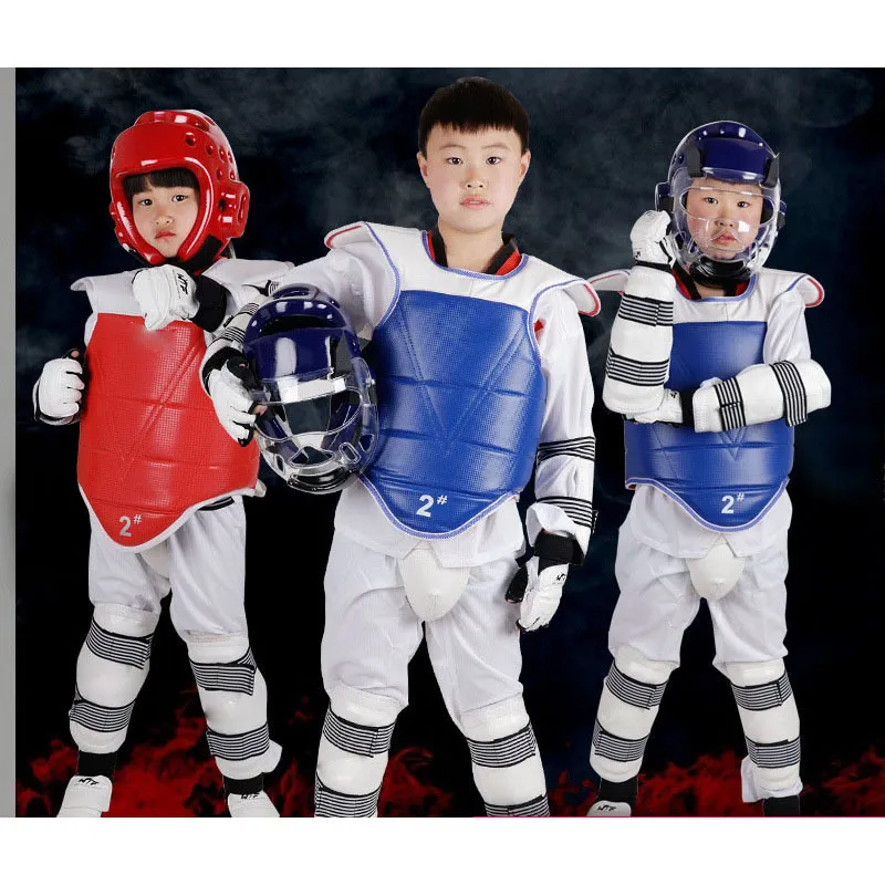 achtteiliges Set Taekwondo-Ausrüstung Helm Kickboxen Rüstung Guantes De Boxeo WTF Fußhandschuhe Spielausrüstung Capacete 220614323m