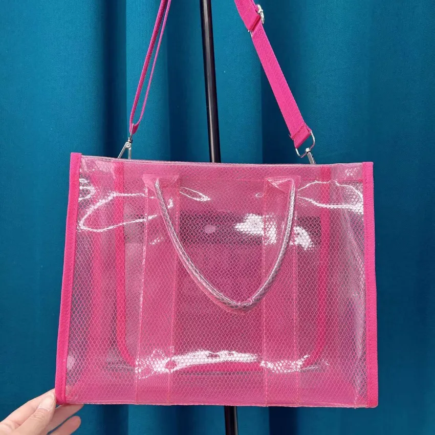Designer Feminino Sacos de Tote Transparente de Ver￣o 2022 NOVAS Bolsas de Capacidade de Capacidade de Jelly PVC com pulseira de ombro Bag304i