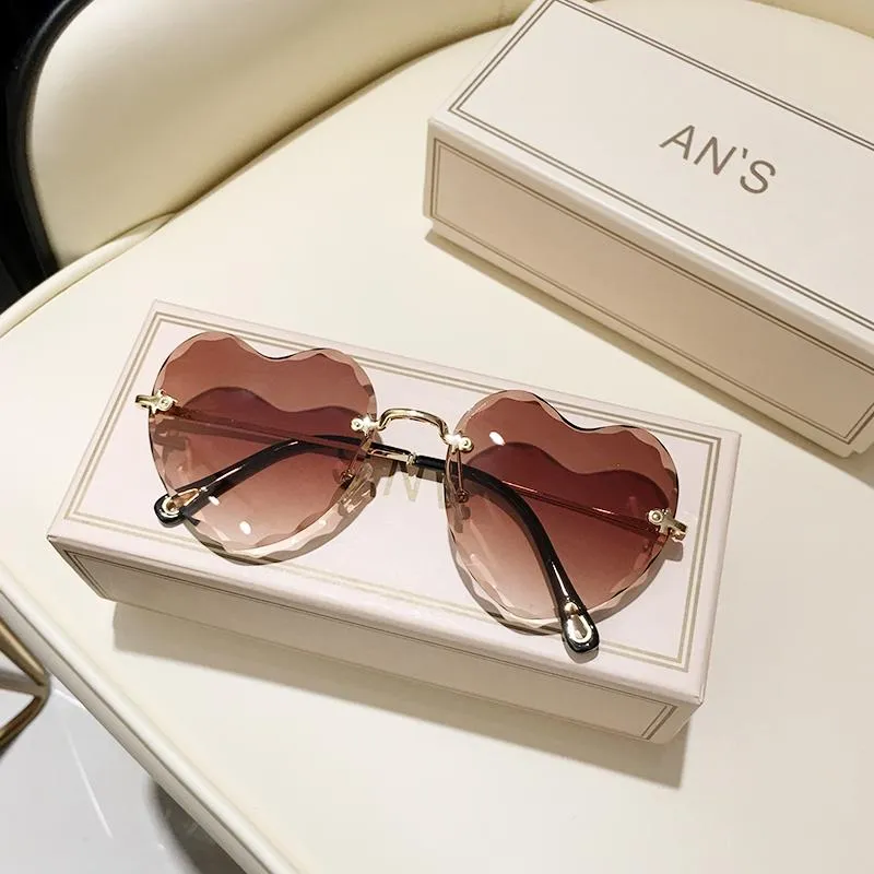 Sunglasses Love Heart Shaped Women Brand Design 2022 Rimless Cat Eye Frame 90S Sun Glasses Clear Lens Gradient Shades Gift S335209J