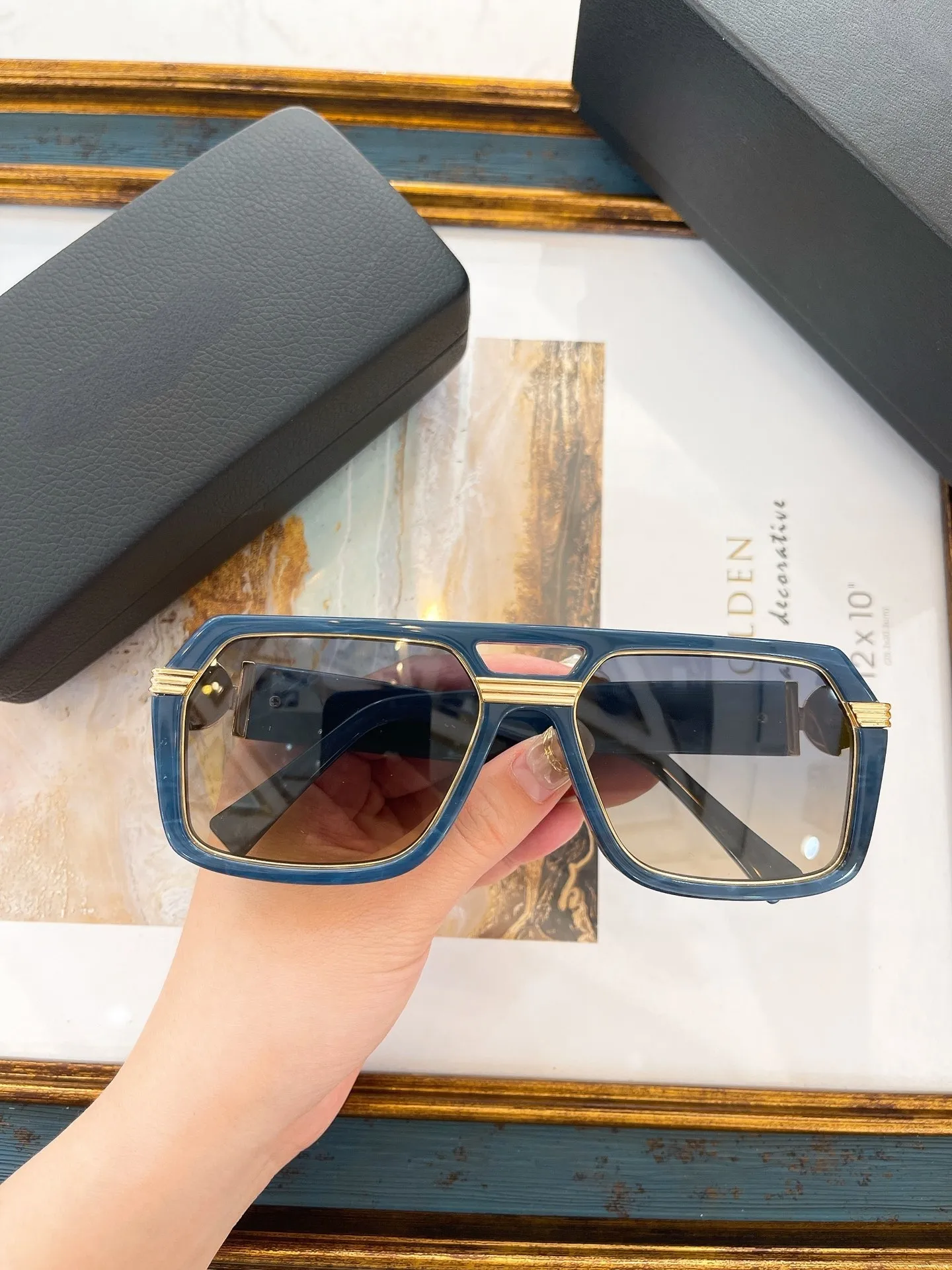 2022 New V Home Plate Fashion Солнцезащитные очки мужчины и женщины с тем же двойным лучевым солнцезащитным кремом для солнцезащитных средств.