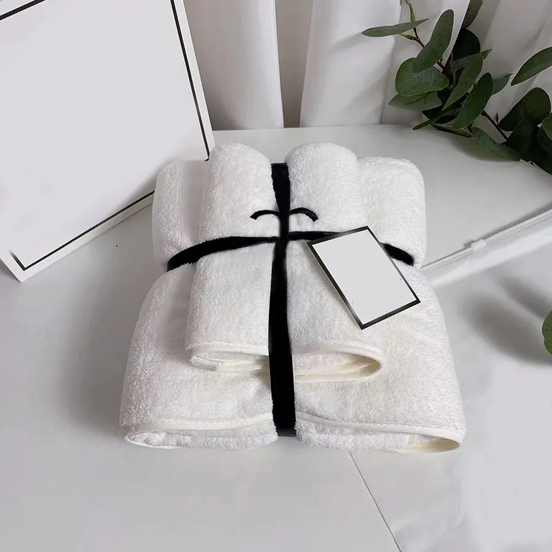 デザイナーパッケージの純粋な綿のタオルのセットLuxurys Designers Face and Bath Towels Soft Women Mens Home Decorブランケット