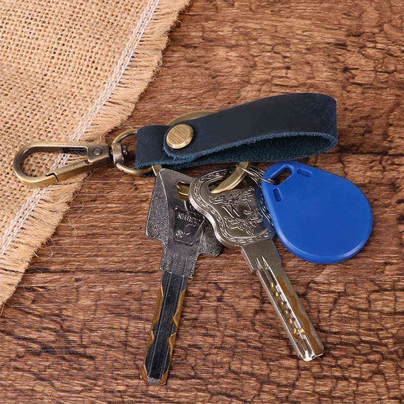 New Vintage Handmade Pull-up Cowhide Keychain Bronze Metal Keyring Women Men Car Pendant Keyfob Genuine Leather Accessories AA220318