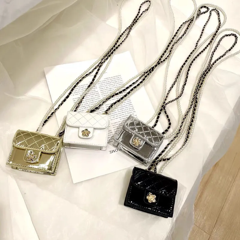 2022 Nieuwe mode mini -tassen Dames parelketting Crossbody Tas Diamond Lattice Shiny Patent Leather Square Bag
