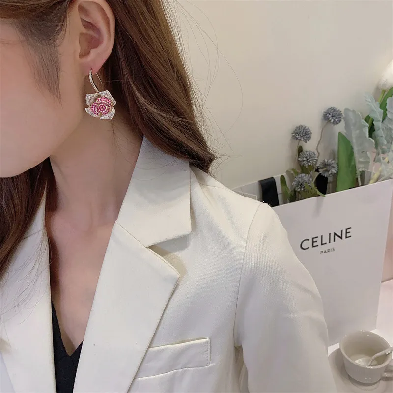 Nuovi orecchini da donna a panoratura a primavera progettati Orecchini retrò rosa micro-set di diamanti le orecchie di orecchie di celebrità di gioielli lussuosi 260K 260K